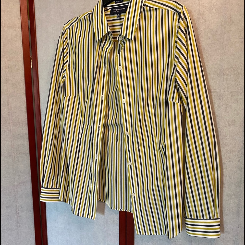 Women’s dress shirt